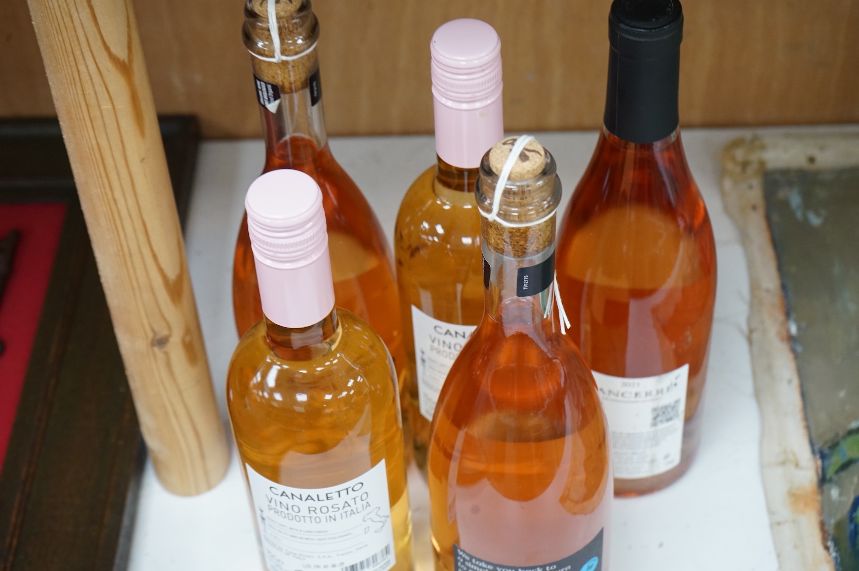 Eight bottles of rosé wine to include Sancerre